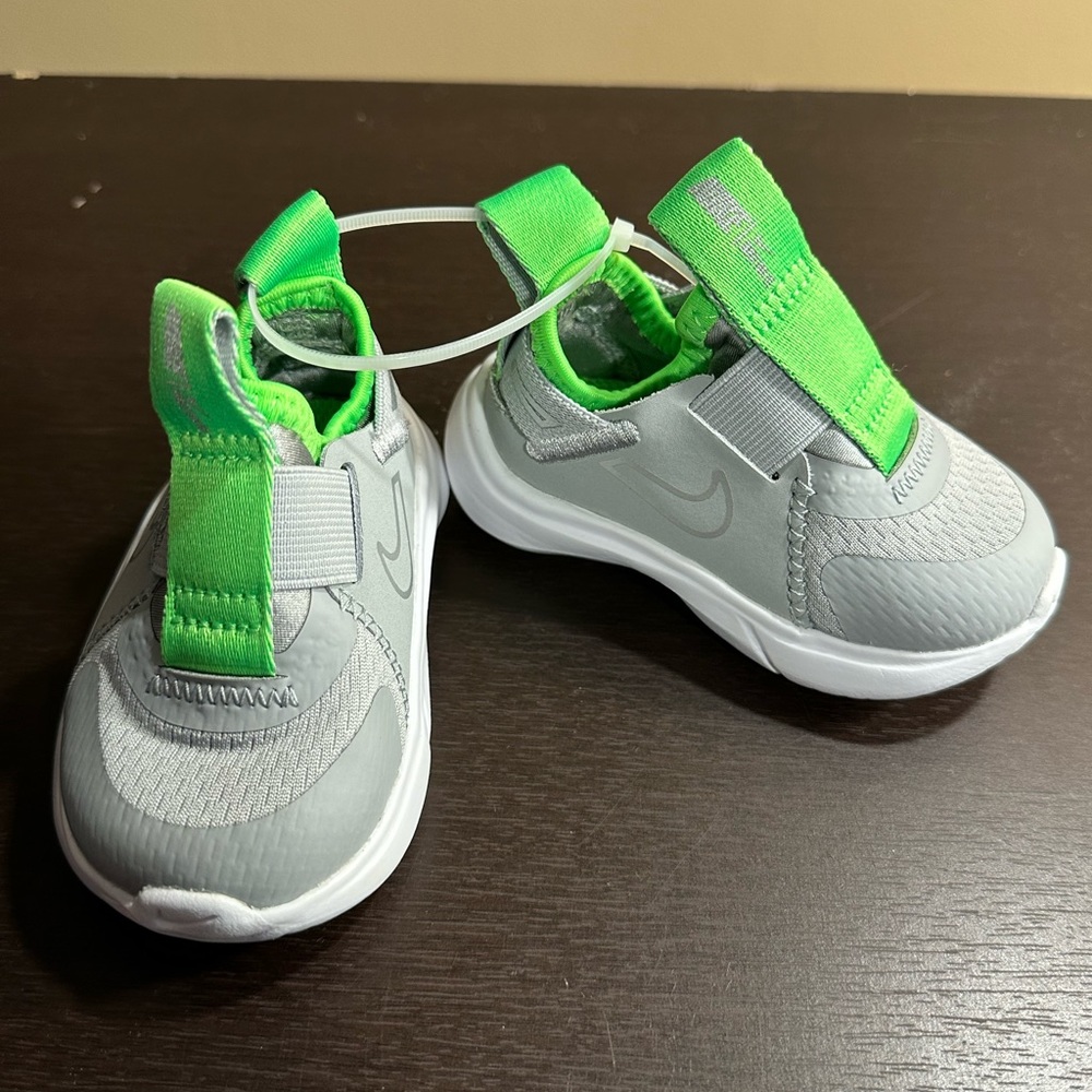 Nike Infant Size 3 Gray Shoes